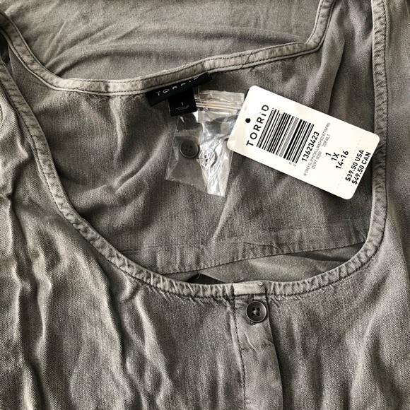Stone-Washed Grey Torrid Tank with Button Details. Brand-New! Size 1X - Picture 1 of 6